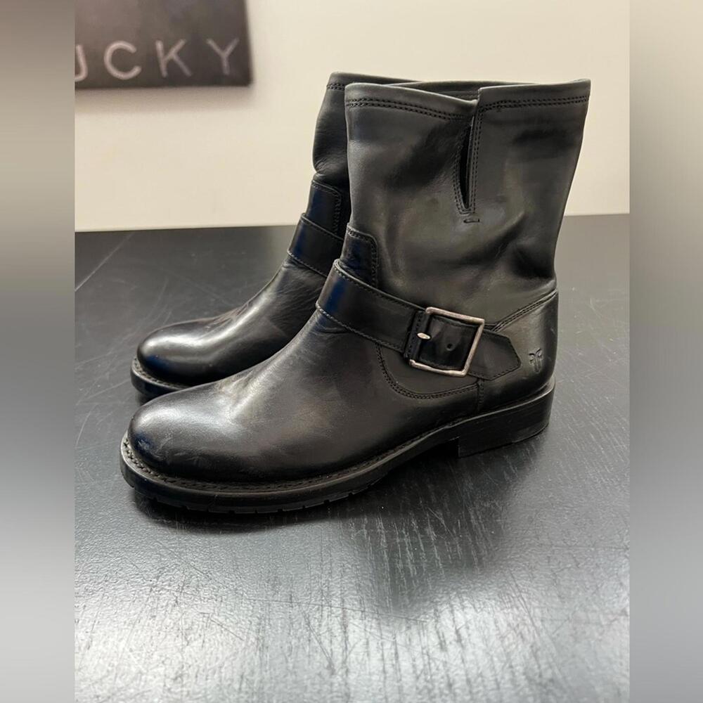 FRYE Women's Veronica Bootie in Black Leather - 6B